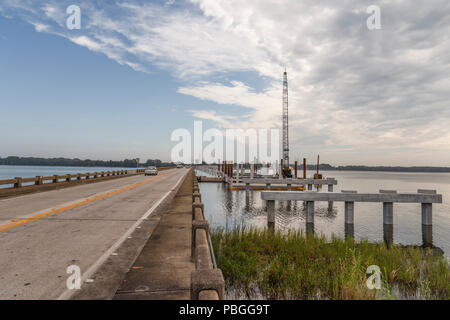 Aufbau der SR 19 Brücke am kleinen See Harris in Lake County, Florida, USA Stockfoto