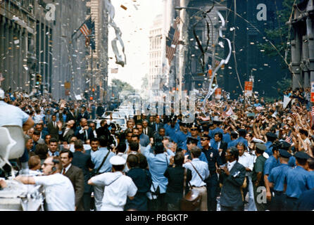 New York City begrüßt die Apollo 11 Crew in einem Ticker tape Parade Broadway hinunter und der Park Avenue. Stockfoto