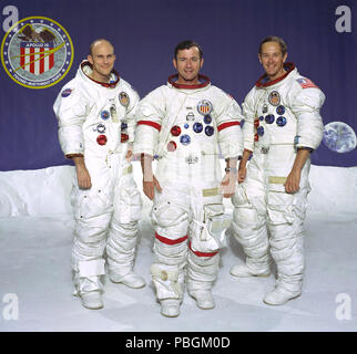 Die Crew von Apollo 16 Mondlandung Mission. Von links nach rechts: Thomas K. Mattingly II, Befehl Modul Pilot; John W. Young, Commander, und Charles M.Herzog jr., Lunar Module Pilot. Stockfoto