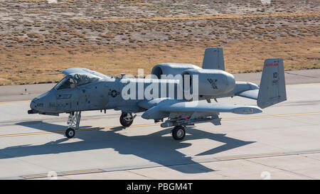 Eine A-10 Thunderbolt II C 190 Fighter Squadron, Boise, Idaho Taxis vor Abziehen an gowen Field Juli 27., 2018. Die 190 verbrachte die letzten zwei Wochen Durchführung unterschiedlicher Air Combat Training mit dem mit F-15 Cs vom 122 Fighter Squadron der 159 Fighter Wing über den Berg Startseite Komplex im Südosten von Idaho. (U.S. Air National Guard Foto von Tech. Sgt. John Winn) Stockfoto