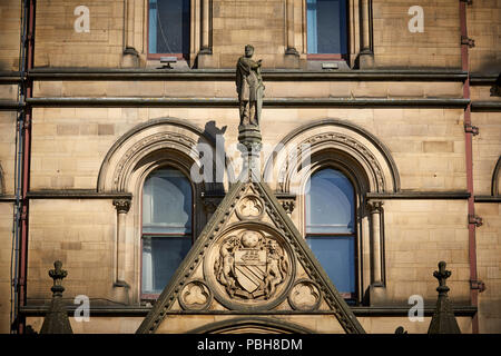 Rathaus und Manchester Kenotaph Ersten Weltkrieg Denkmal von Sir Edwin Lutyens für St. Peter's Square Manchester City Centre konzipiert Stockfoto