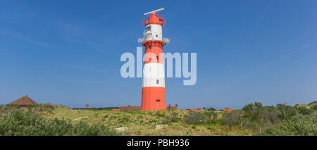 Panorama der Leuchtturm auf einer Düne in Borkum, Deutschland Stockfoto