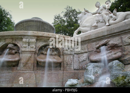 Die Wittelsbacher Brunnen auf dem Lenbachplatz in München, Deutschland Stockfoto