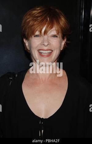 Frances Fisher eintrifft, um die Flaggen unserer Väter Premiere an der Akademie der Motion Pictures und Wissenschaften in Los Angeles. headshot Lächeln auge contactFisherFrances 050 Red Carpet Event, Vertikal, USA, Filmindustrie, Prominente, Fotografie, Bestof, Kunst, Kultur und Unterhaltung, Topix Prominente Fashion/Vertikal, Besten, Event in Hollywood Leben - Kalifornien, Roter Teppich und backstage, USA, Film, Stars, Film Stars, TV Stars, Musik, Promis, Fotografie, Bestof, Kunst, Kultur und Unterhaltung, Topix, headshot, vertikal, eine Person aus dem Jahr 2006, Stockfoto