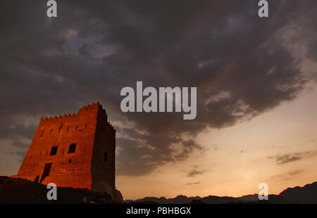 Das historische Fort Hagel ist tief in das Tal befindet sich im Herzen der Al Hajar Berge in den VAE Emiraten Fujairah weit ab von der Zivilisation. Stockfoto