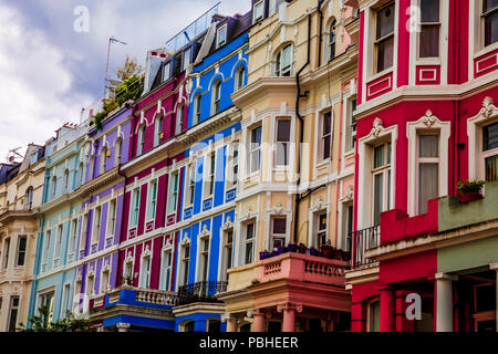 Typischen bunten Häusern von Notting Hill, in der Nähe der Portobello Road, London, UK. Stockfoto