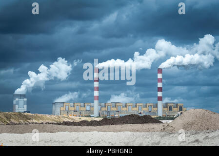 Kohle ower Anlage Schornsteine weißer Rauch der Schornsteine Stockfoto