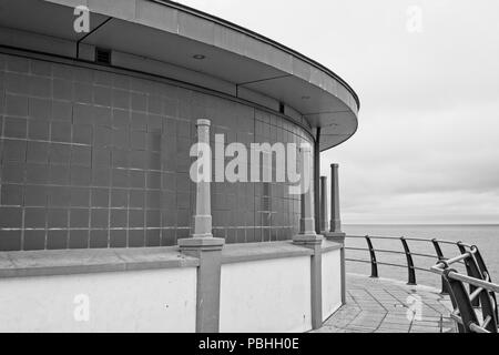 Marine Terrasse Aberystwyth Wales Küste activity center an einem bewölkten Tag Stockfoto