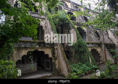 Die Swarg Ashram von Maharishi Mahesh, besucht von den Beatles, in den 60er Jahren. Rishikesh, Indien Stockfoto