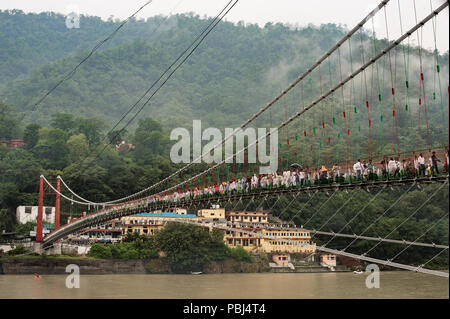 Ram Jhula Brücke, Rishikesh, Uttarakhand, Indien Stockfoto