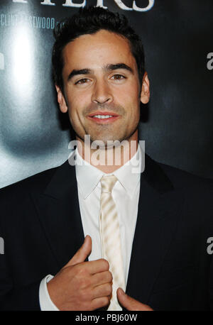 Jesse Bradford eintrifft, um die Flaggen unserer Väter Premiere an der Akademie der Motion Pictures und Wissenschaften in Los Angeles. headshot Lächeln auge contactBradfordJesse 043 Red Carpet Event, Vertikal, USA, Filmindustrie, Prominente, Fotografie, Bestof, Kunst, Kultur und Unterhaltung, Topix Prominente Fashion/Vertikal, Besten, Event in Hollywood Leben - Kalifornien, Roter Teppich und backstage, USA, Film, Stars, Film Stars, TV Stars, Musik, Promis, Fotografie, Bestof, Kunst, Kultur und Unterhaltung, Topix, headshot, vertikal, eine Person aus dem Jahr 2006, Stockfoto