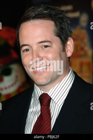 Matthew Broderick Ankunft an Deck die Hallen Premiere auf der Chinese Theatre in Los Angeles. headshot Lächeln Blickkontakt BroderickMatthew 070 Red Carpet Event, Vertikal, USA, Filmindustrie, Prominente, Fotografie, Bestof, Kunst, Kultur und Unterhaltung, Topix Prominente Fashion/Vertikal, Besten, Event in Hollywood Leben - Kalifornien, Roter Teppich und backstage, USA, Film, Stars, Film Stars, TV Stars, Musik, Promis, Fotografie, Bestof, Kunst, Kultur und Unterhaltung, Topix, headshot, vertikal, eine Person aus dem Jahr 2006, Anfrage tsuni@Gamma-USA.com Stockfoto