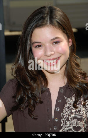 Miranda Cosgrove bei der Ankunft im ANT BULLY Premiere auf der Chinese Theatre in Los Angeles. 23. Juli 2006. Augenkontakt headshot smileCosgroveMiranda 025 Red Carpet Event, Vertikal, USA, Filmindustrie, Prominente, Fotografie, Bestof, Kunst, Kultur und Unterhaltung, Topix Prominente Fashion/Vertikal, Besten, Event in Hollywood Leben - Kalifornien, Roter Teppich und backstage, USA, Film, Stars, Film Stars, TV Stars, Musik, Promis, Fotografie, Bestof, Kunst, Kultur und Unterhaltung, Topix, headshot, vertikal, eine Person aus dem Jahr 2006, Anfrage tsuni@Ga Stockfoto