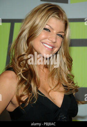 Fergie (von Black Eyed Peas) an den GROSSEN VH-1 06 Auszeichnungen auf der Sony Studio in Los Angeles. headshot Lächeln Blickkontakt Fergie BlackEyesPeas 038 Red Carpet Event, Vertikal, USA anreisen, Filmwirtschaft, Prominente, Fotografie, Bestof, Kunst, Kultur und Unterhaltung, Topix Prominente Fashion/Vertikal, Besten, Event in Hollywood Leben - Kalifornien, Roter Teppich und backstage, USA, Film, Stars, Film Stars, TV Stars, Musik, Promis, Fotografie, Bestof, Kunst, Kultur und Unterhaltung, Topix, headshot, vertikal, eine Person aus dem Jahr 2006, Anfrage Tsu Stockfoto