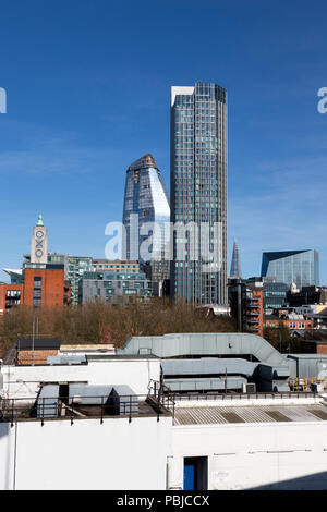 South Bank Tower (ehemals als King's Reach Turm & IPC Gebäude bekannt) mit einem Blackfriars und das OXO Tower, oberen Boden, Southbank, London, UK. Stockfoto