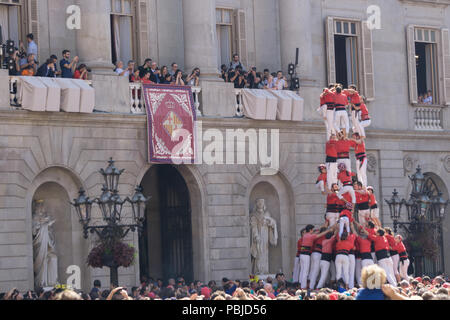 Barcelona, Katalonien, 24. September 2017: Castellers in Barcelona während der Feier von La Merce vor dem Rathaus Stockfoto