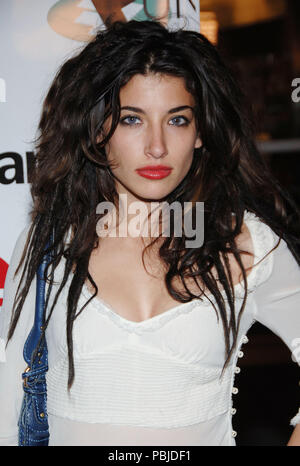 Tania Raymonde Ankunft im Adam & Steve Premiere Arclight Theater in Los Angeles. 22. März 2006. RaymondeTania 153 Red Carpet Event, Vertikal, USA, Filmindustrie, Prominente, Fotografie, Bestof, Kunst, Kultur und Unterhaltung, Topix Prominente Fashion/Vertikal, Besten, Event in Hollywood Leben - Kalifornien, Roter Teppich und backstage, USA, Film, Stars, Film Stars, TV Stars, Musik, Promis, Fotografie, Bestof, Kunst, Kultur und Unterhaltung, Topix, headshot, vertikal, eine Person aus dem Jahr 2006, Anfrage tsuni@Gamma-USA.com Stockfoto