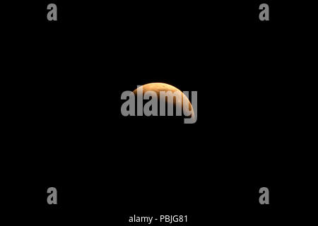 Bekasi, Indonesien. 28. Juli 2018. Die längste Mondfinsternis des 21. Jahrhunderts hat am Samstag, 28. Juli 2018 aufgetreten. Credit: kuncoro Widyo Rumpoko/Pacific Press/Alamy leben Nachrichten Stockfoto