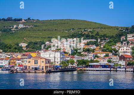 Istanbul, Türkei, 13. Juli 2010: Blick auf den Hafen von Burgazada, einer der Prinzeninseln. Stockfoto