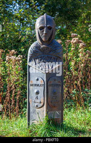 Ein waymarker auf dem Meridian in der Wyre Forest, Worcestershire, England Stockfoto