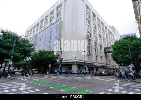 Seattle, Washington - Juli 1, 2018: Nordstrom Gebäude in der Innenstadt von Seattle, Kleidung shopping Store Stockfoto
