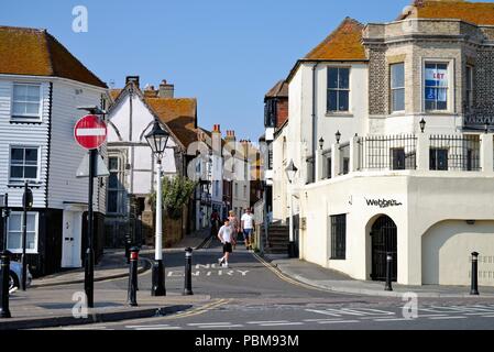 Alle Heiligen Straße Strandpromenade von Hastings East Sussex England Großbritannien Stockfoto