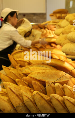 Auswahl von frischem Brot Stockfoto