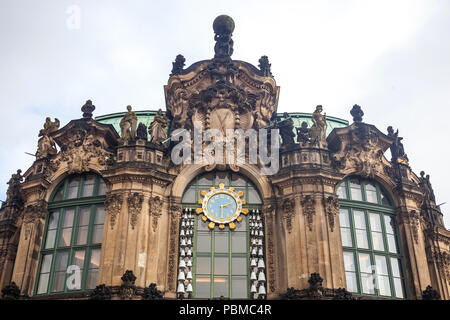 Detail eines der Tore zum Zwinger in Dresden, ein Barockschloss. Stockfoto