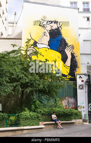 LGBT-Street Art Paris - Tim und Kapitän Haddock küssen Wandbild auf der Rue des Petits Carreaux in Paris, Frankreich, Europa. Stockfoto
