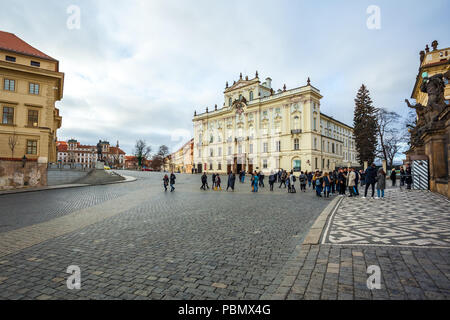 24.01.2018 Prag, Tschechische Rebuplic - Erzbischof Palast am Hradschin Platz in der Nähe der Prager Burg. Stockfoto