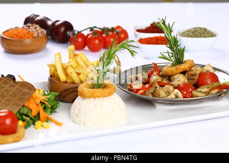 Pilz Scheiben braten in einer Pfanne Stockfoto