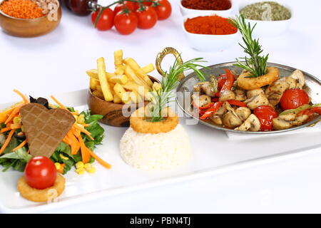 Pilz Scheiben braten in einer Pfanne Stockfoto