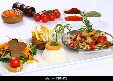 Pilz Scheiben braten in einer Pfanne Stockfoto