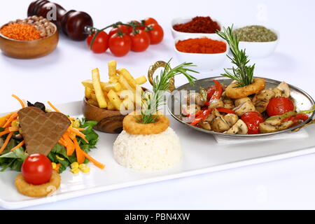 Pilz Scheiben braten in einer Pfanne Stockfoto