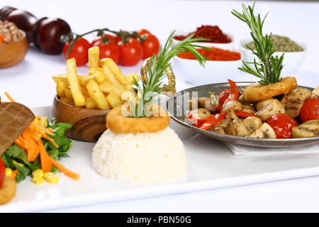 Pilz Scheiben braten in einer Pfanne Stockfoto