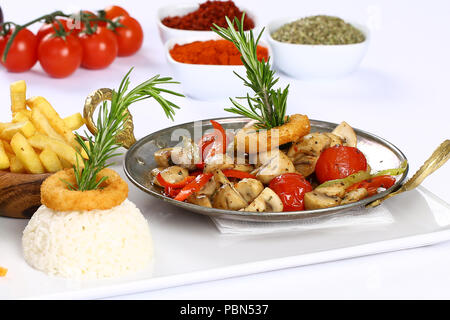 Pilz Scheiben braten in einer Pfanne Stockfoto