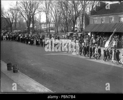 1014 Männer marschieren in Oxford Armistice Day Parade 1918 (3194653703) Stockfoto