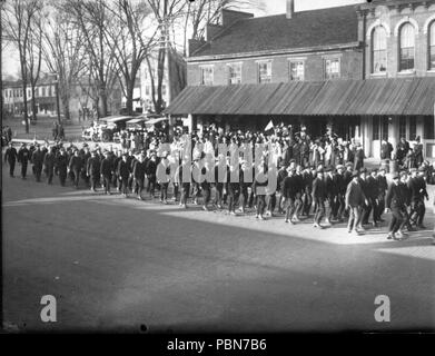 1014 Männer marschieren in Oxford Armistice Day Parade 1918 (3195545350) Stockfoto