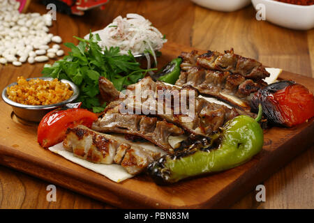 Bio Gegrillte Lammkoteletts Stockfoto