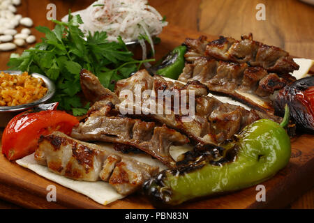 Bio Gegrillte Lammkoteletts Stockfoto