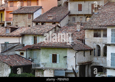 Monforte d'Alba, eine Stadt oder Gemeinde in der Provinz Vercelli in der Region Piemont in Norditalien. Stockfoto