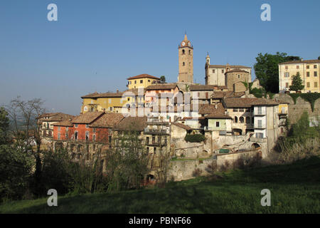 Monforte d'Alba, eine Stadt oder Gemeinde in der Provinz Vercelli in der Region Piemont in Norditalien. Stockfoto