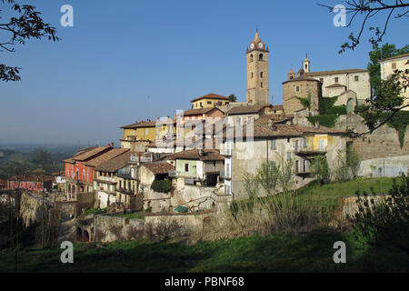 Monforte d'Alba, eine Stadt oder Gemeinde in der Provinz Vercelli in der Region Piemont in Norditalien. Stockfoto