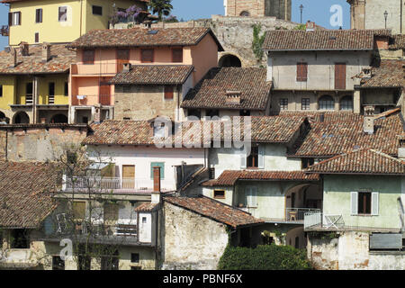 Monforte d'Alba, eine Stadt oder Gemeinde in der Provinz Vercelli in der Region Piemont in Norditalien. Stockfoto