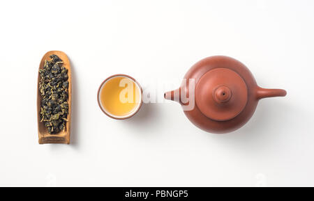 Asien Kultur und Design Konzept - frische Taiwan oolong Tee und Teekanne Stockfoto