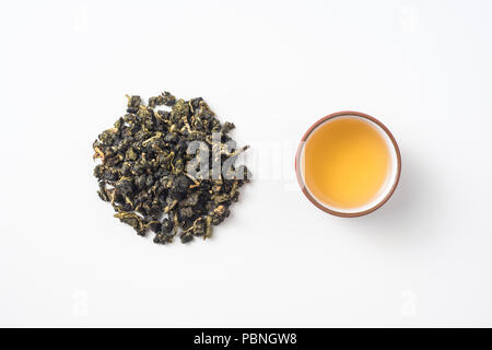 Asien Kultur und Design Konzept - frische Taiwan oolong Tee und Teekanne Stockfoto
