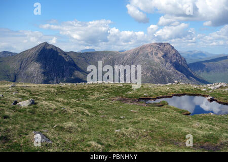 Die Schottischen Berge Munro Stob Buachaille Etive Dearg auf Mehr aus der Corbett Beinn Mhic Chasgaig Glen Coe, Scottish Highlands, Schottland, Großbritannien. Stockfoto