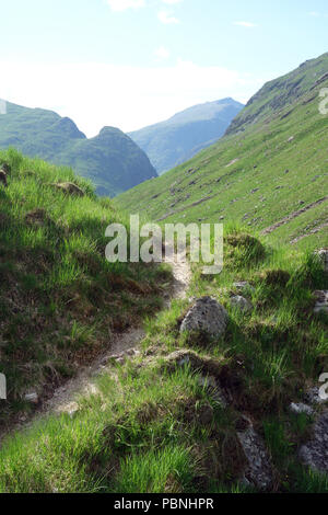 Ein Grianan vom Weg in die Schlucht neben Allt Bottighofen Ghiubhasan auf dem Weg zum Corbett Beinn Mhic Chaegaig Glen Etive, Scottish Highlands, Stockfoto