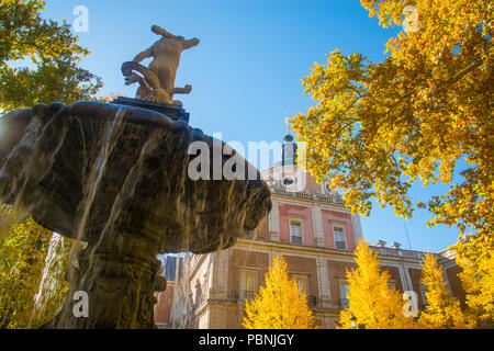 Royal Palace von La Isla Gärten im Herbst. Aranjuez, Provinz Madrid, Spanien. Stockfoto