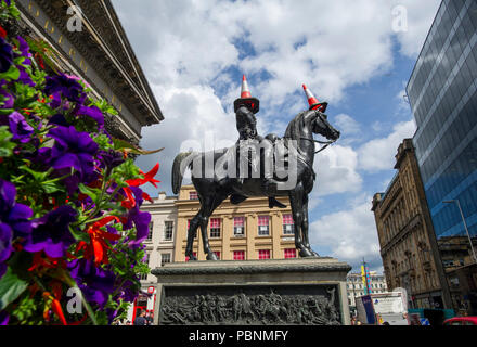 Der Pferdesport Wellington Statue ist eine Statue von Arthur Wellesley, 1. Herzog von Wellington, auf der Royal Exchange Square, Glasgow, Schottland. Stockfoto